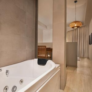Executive King Room